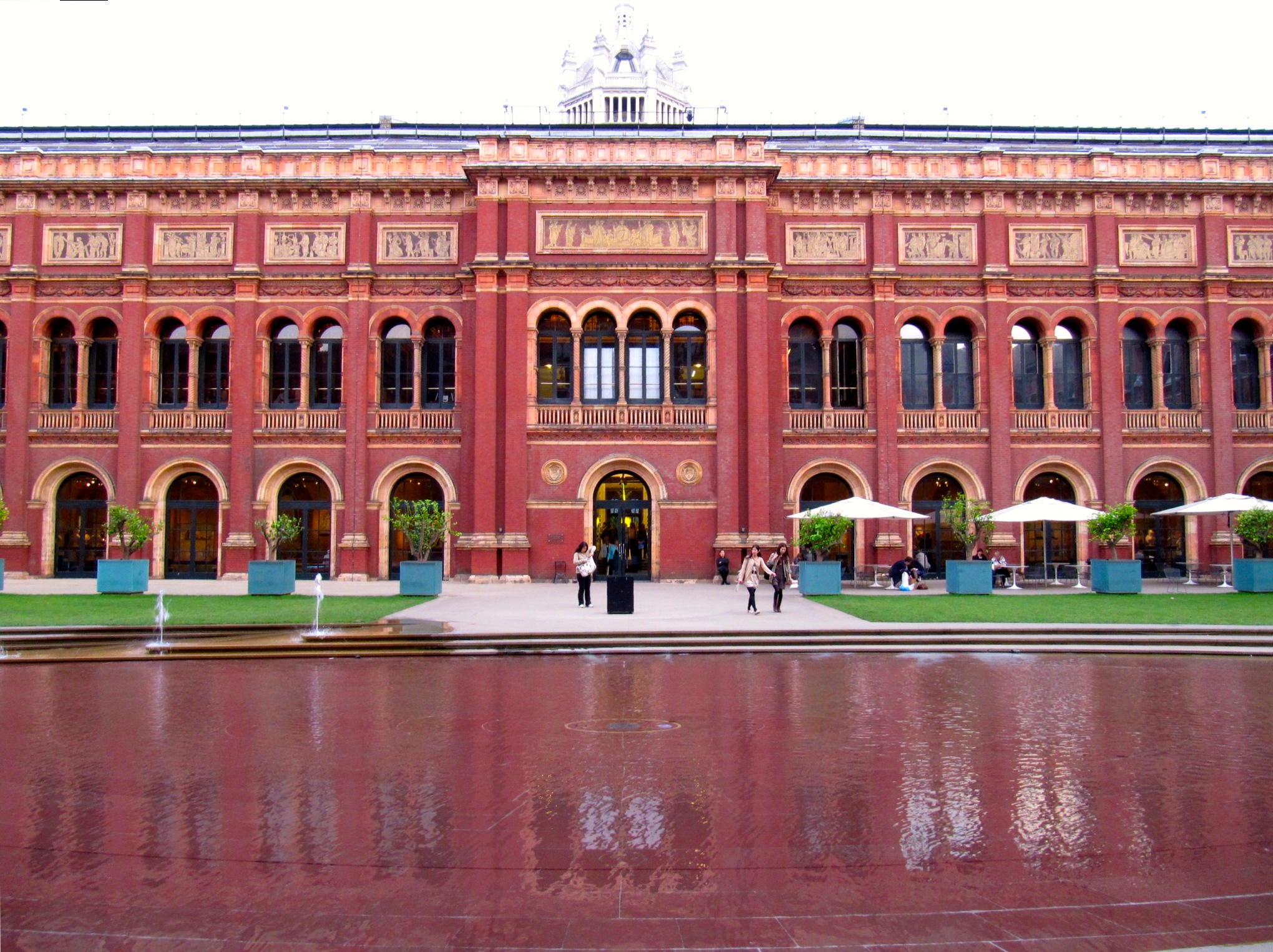 Courtyard at V&A Museum.